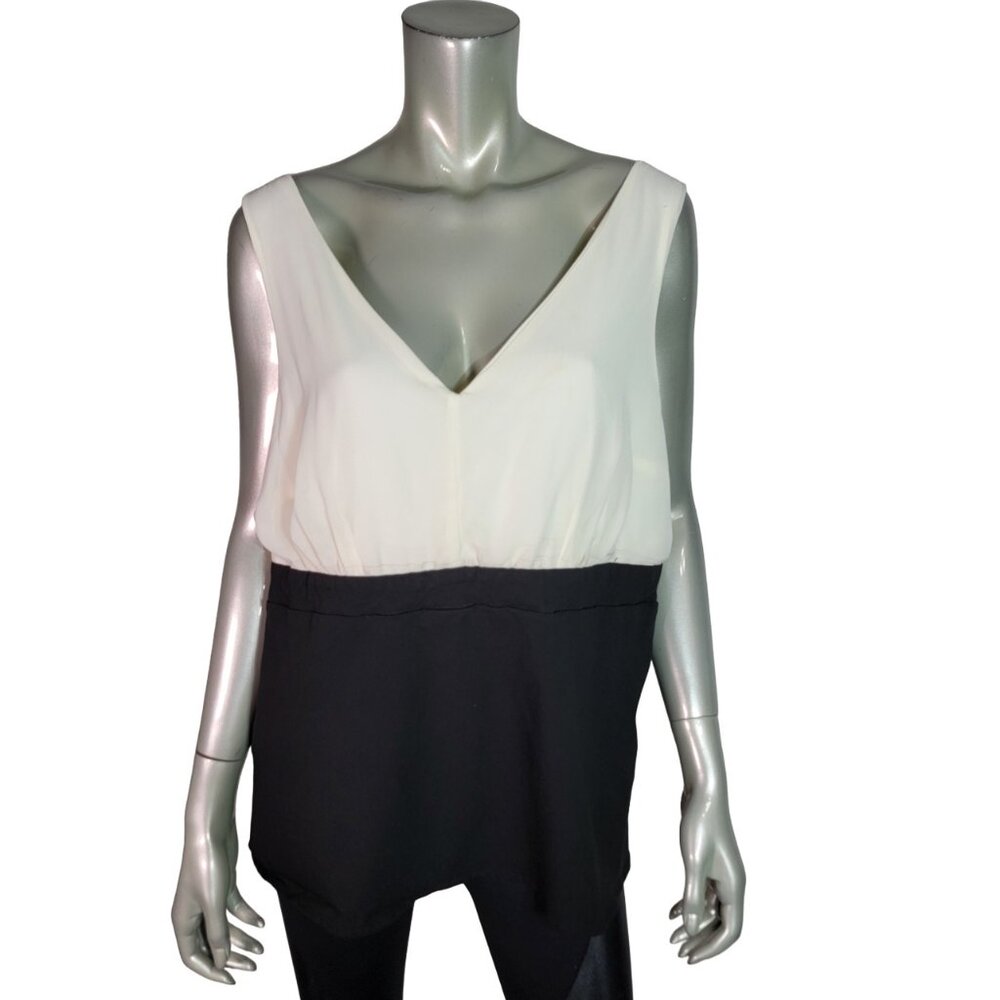 Torrid Top Plus Size 2X Zip Up Back Stretch V-Neck Sleeveless Pullover Black